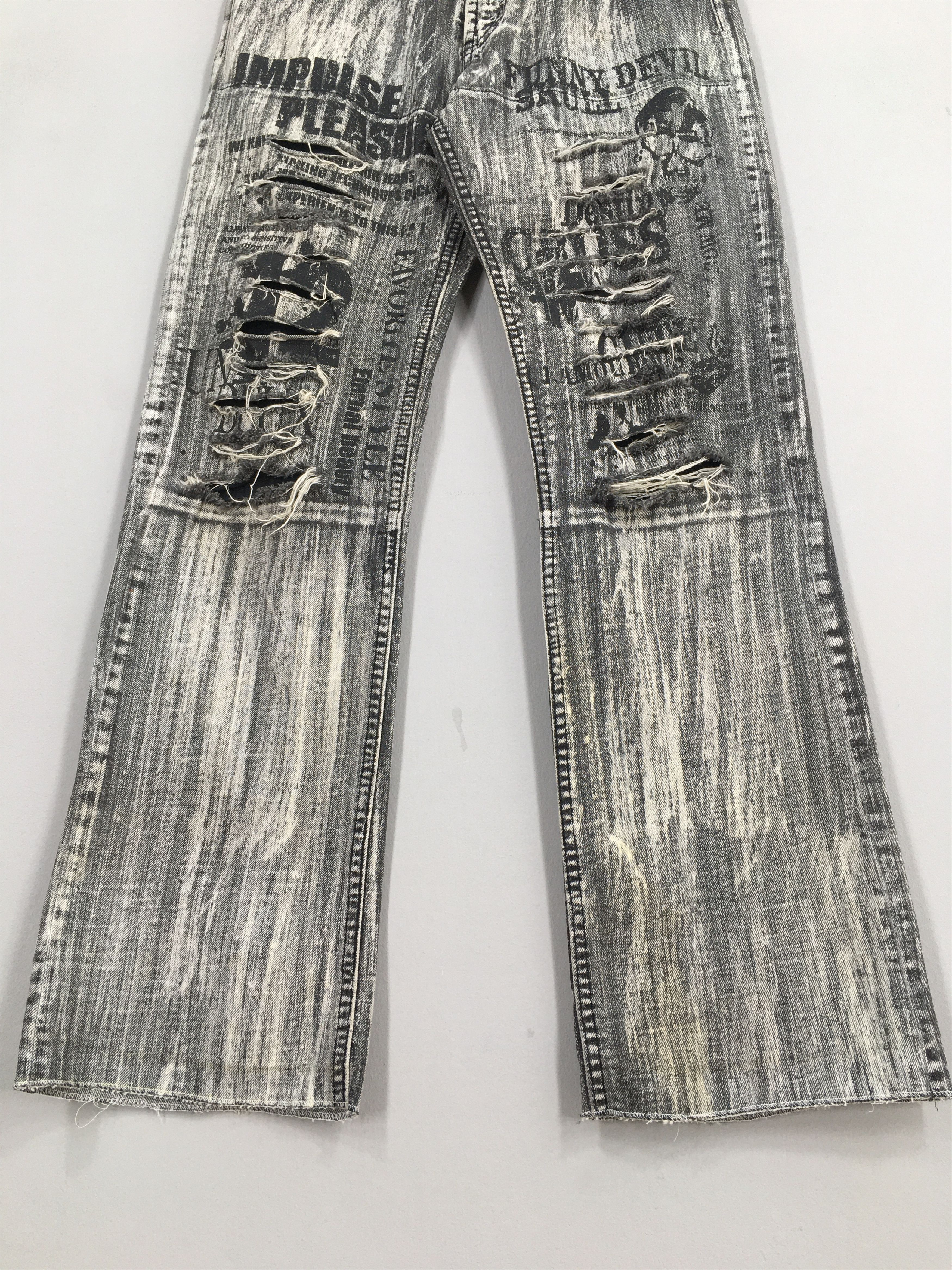 Tornado Mart Vintage Devil Skull Bleach Flared Pants Painter Punk S944 Size US 28 / EU 44 - 3 Thumbnail