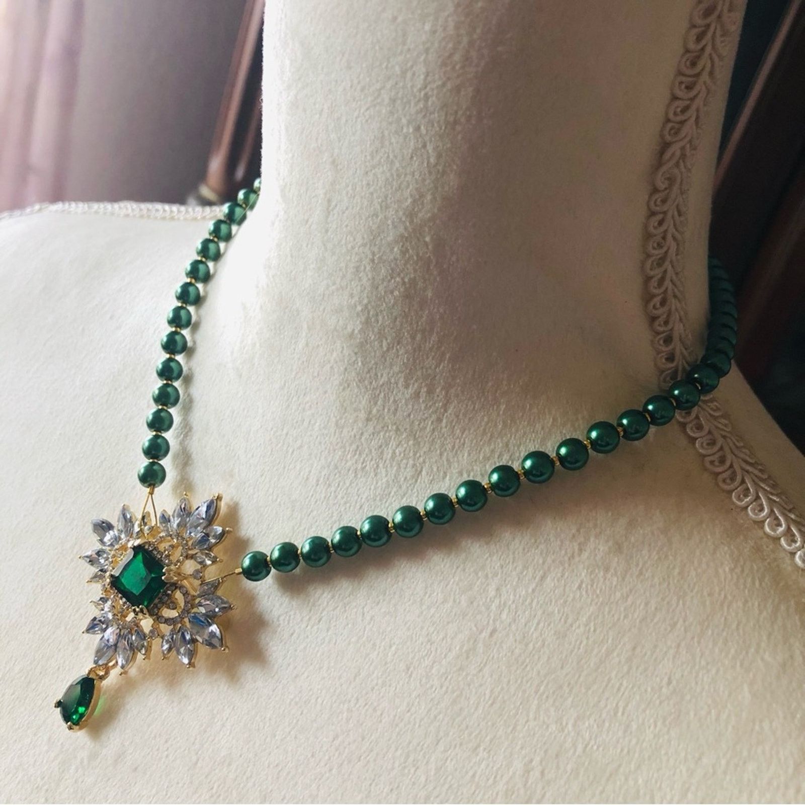 Handmade Handcrafted repurpose emerald cluster Pearl necklace Size ONE SIZE - 6 Thumbnail