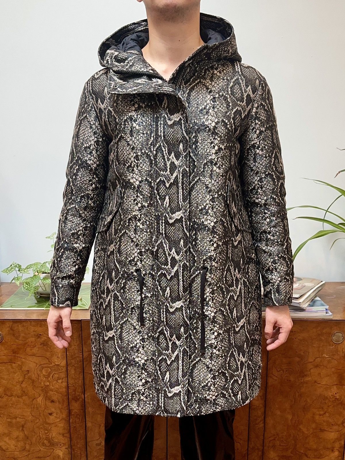 Moncler Metallic Snakeskin Jacquard Down Coat Size US S / EU 44-46 / 1 - 2 Thumbnail