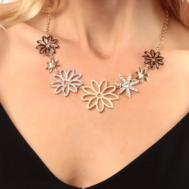 Other Amrita Singh flower garden necklace Size ONE SIZE - 8 Thumbnail