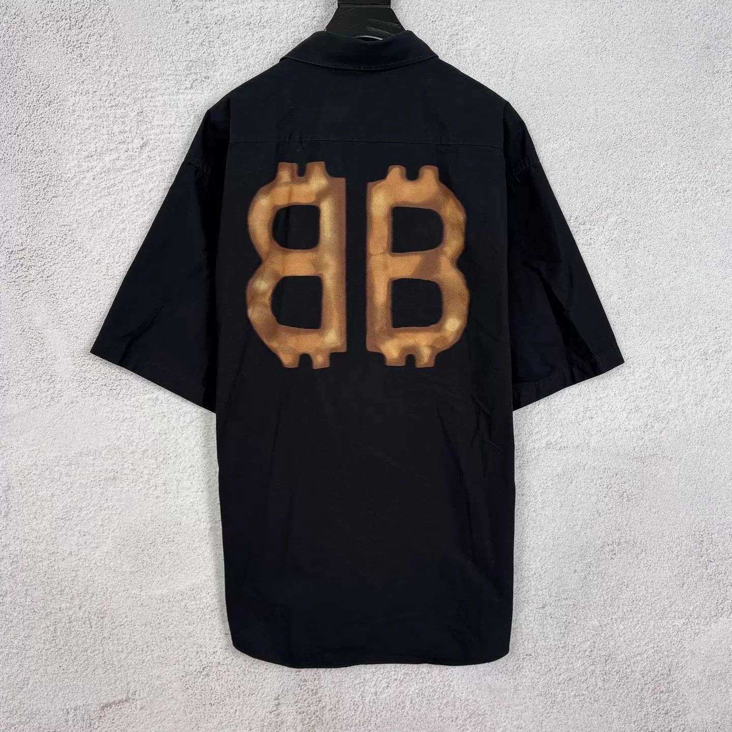 Balenciaga Balenciaga Bitcoin graffiti logo black short shirt 37 XS Size US XS / EU 42 / 0 - 2 Thumbnail