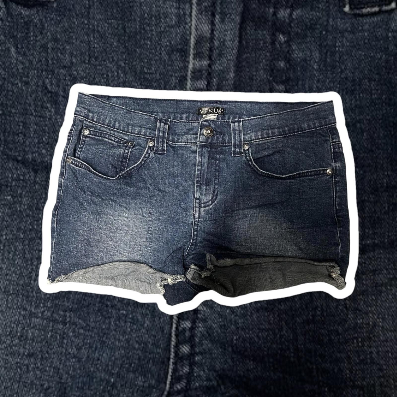 Venus Stylish Venus Denim Shorts - Casual Summer Wear Size 34" / US 12 / IT 48 - 1 Thumbnail