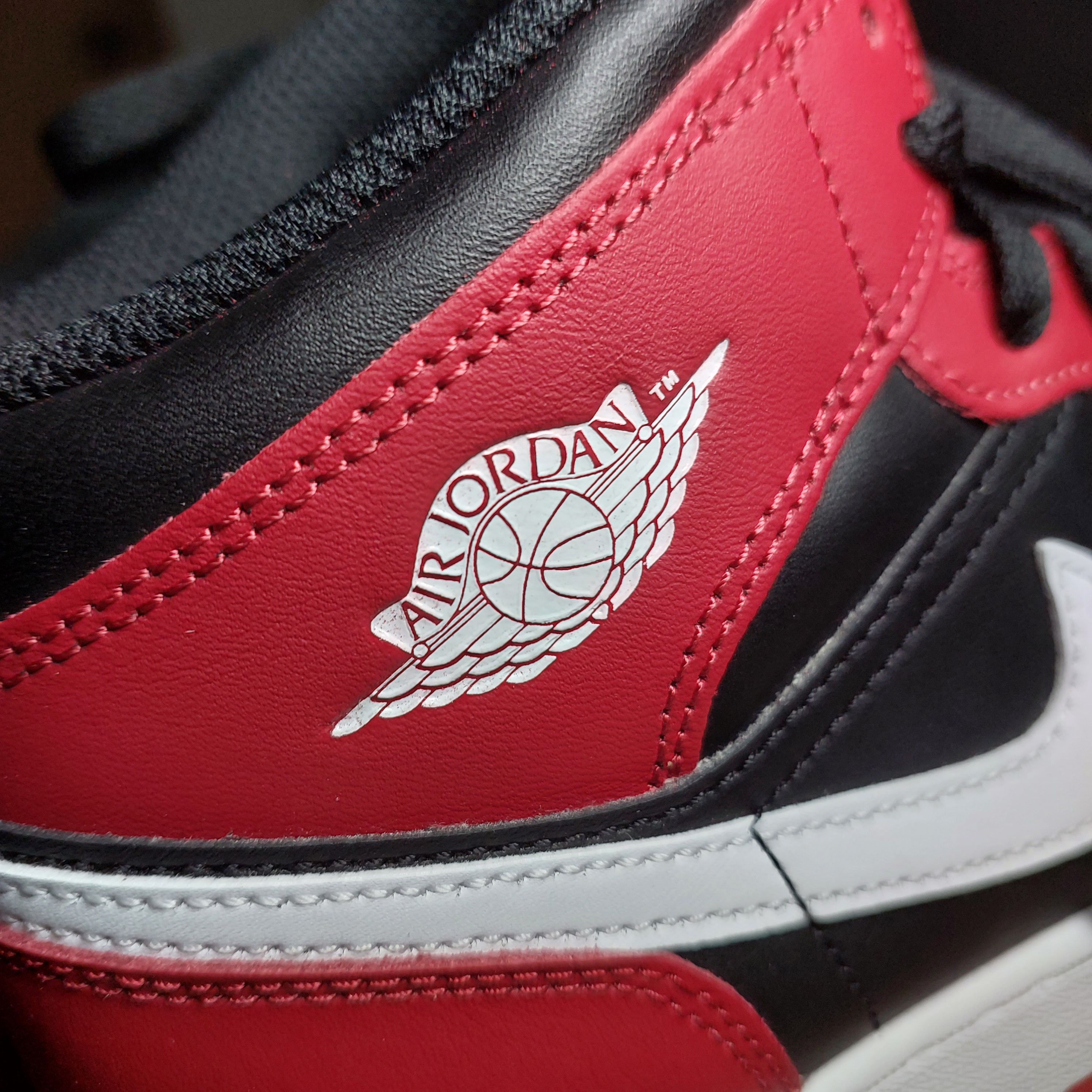 Jordan Brand Air Jordan 1 Mid Gym Red 6Y (GS) (Good Condition) Size US 6 / EU 39 - 6 Thumbnail