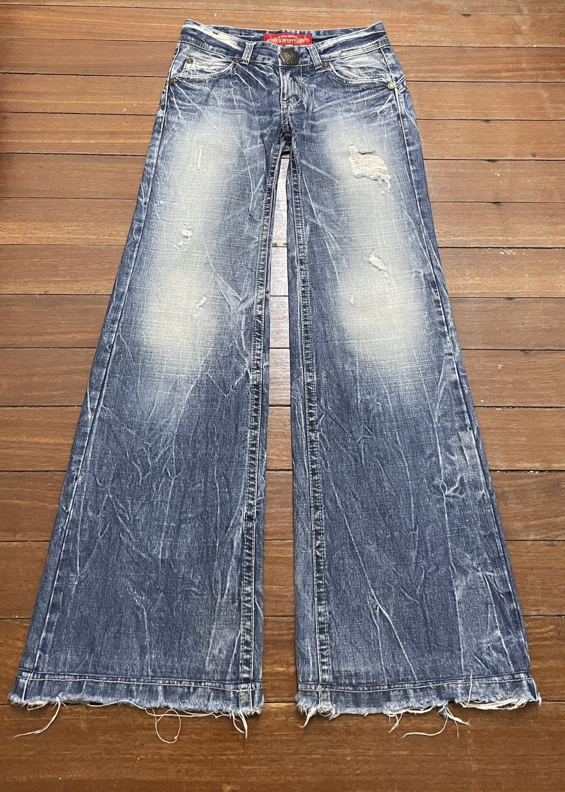 Japanese Brand Rare Vintage Japanese Brand Red Pepper Flared Jeans 1990s Size US 27 - 1 Thumbnail
