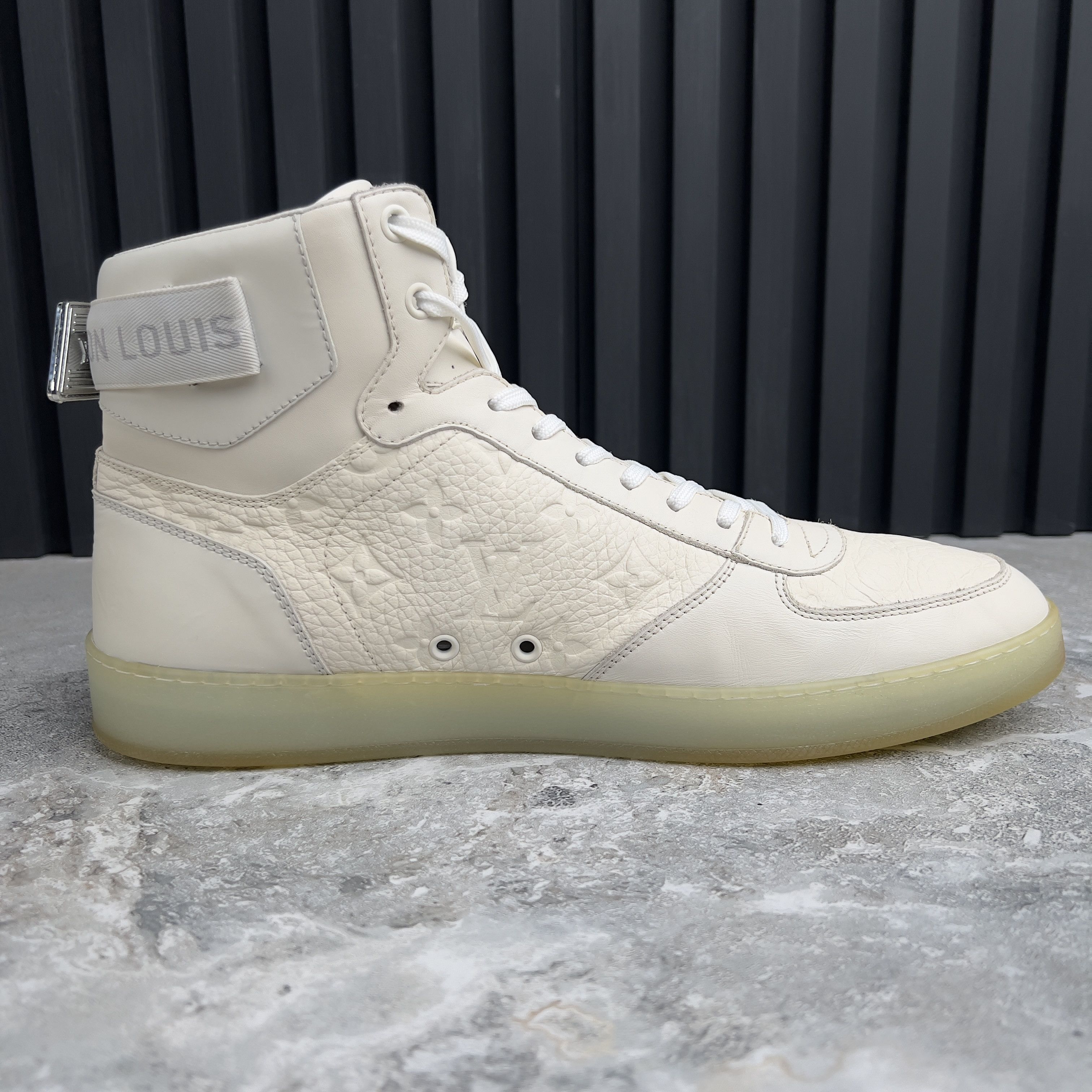 Louis Vuitton Louis Vuitton Rivoli Monogram High Sneaker Leather Size US 10.5 / EU 43-44 - 7 Thumbnail