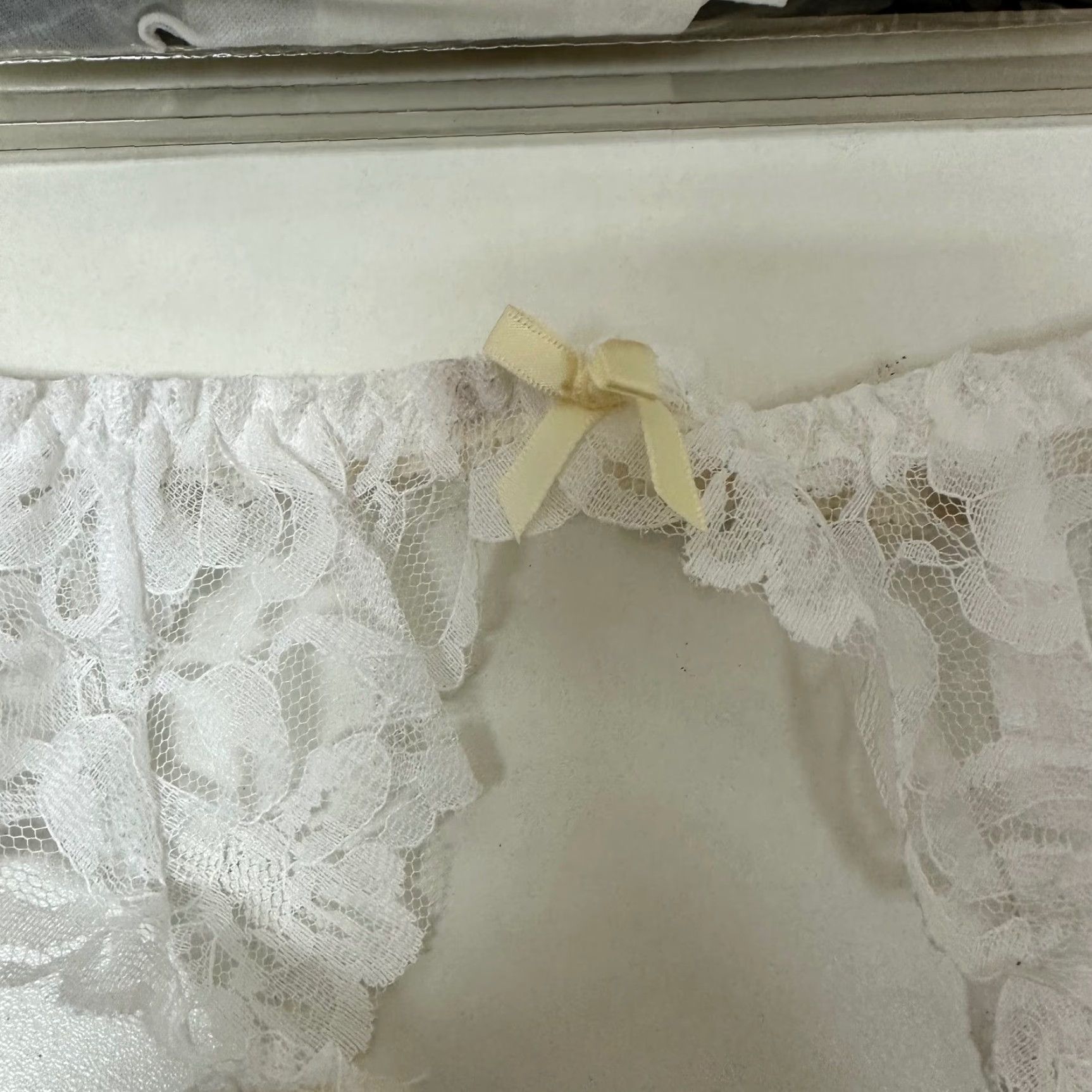 Vintage VINTAGE White Lace Garter Belt M/L Size Adjustable Straps Clips Bow Girdle Women Size ONE SIZE - 4 Thumbnail