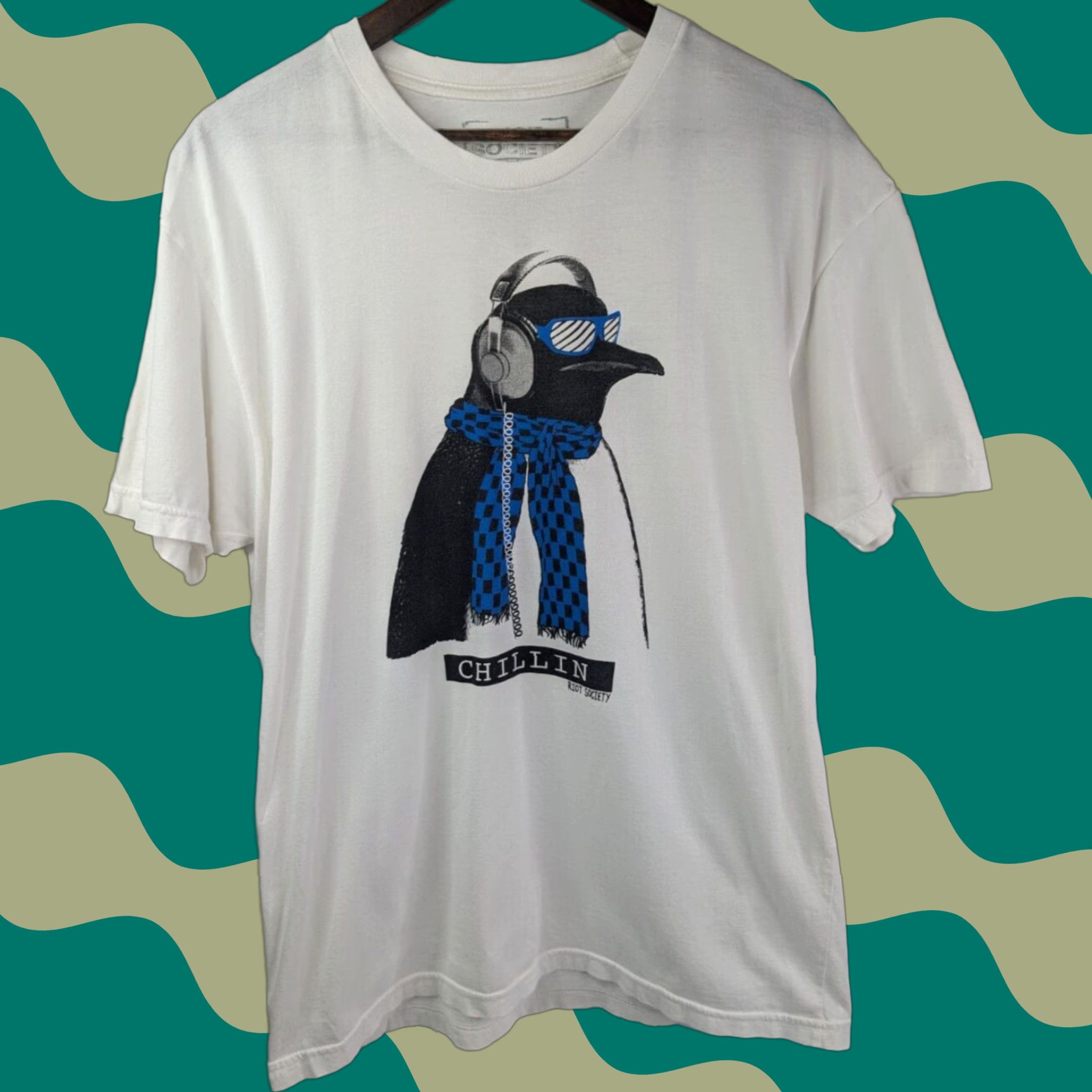 Vintage Riot Society T-Shirt Men's California Penguin Chillin Graphic Tee White L Size US L / EU 52-54 / 3 - 1 Thumbnail