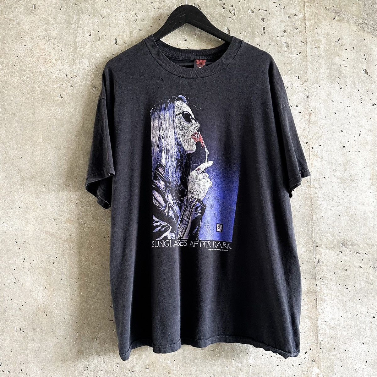 Fashion Victim × Vintage Vintage THRASHED Sunglasses After Dark Comic T-Shirt Size US XL / EU 56 / 4 - 2 Thumbnail