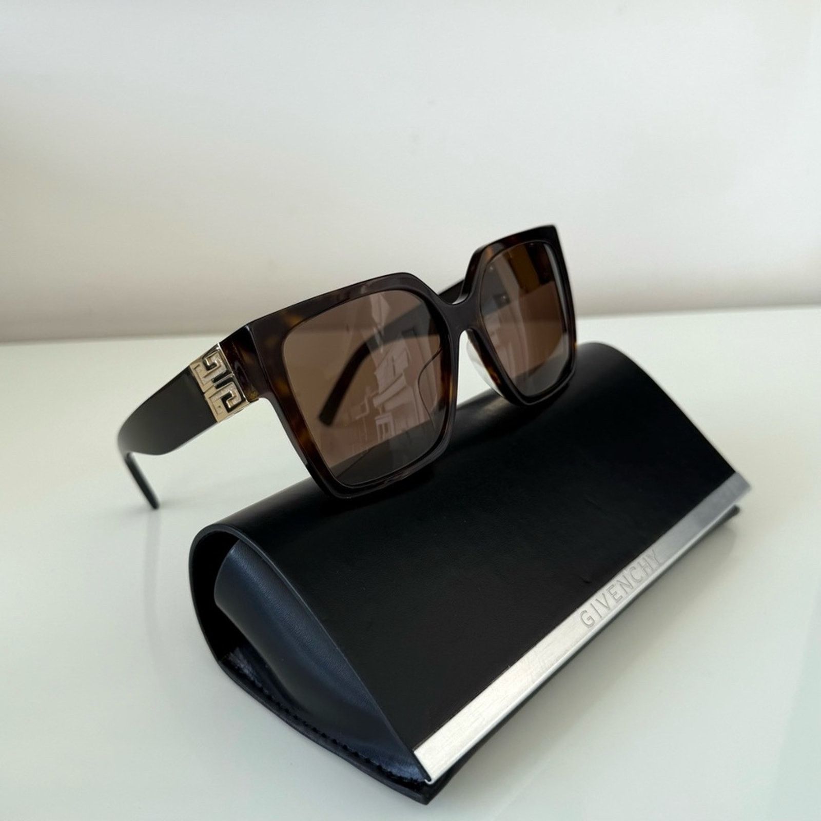 Givenchy NEW!!! GIVENCHY women sunglasses GV40056U 52E Retail 480$ Size ONE SIZE - 1 Thumbnail