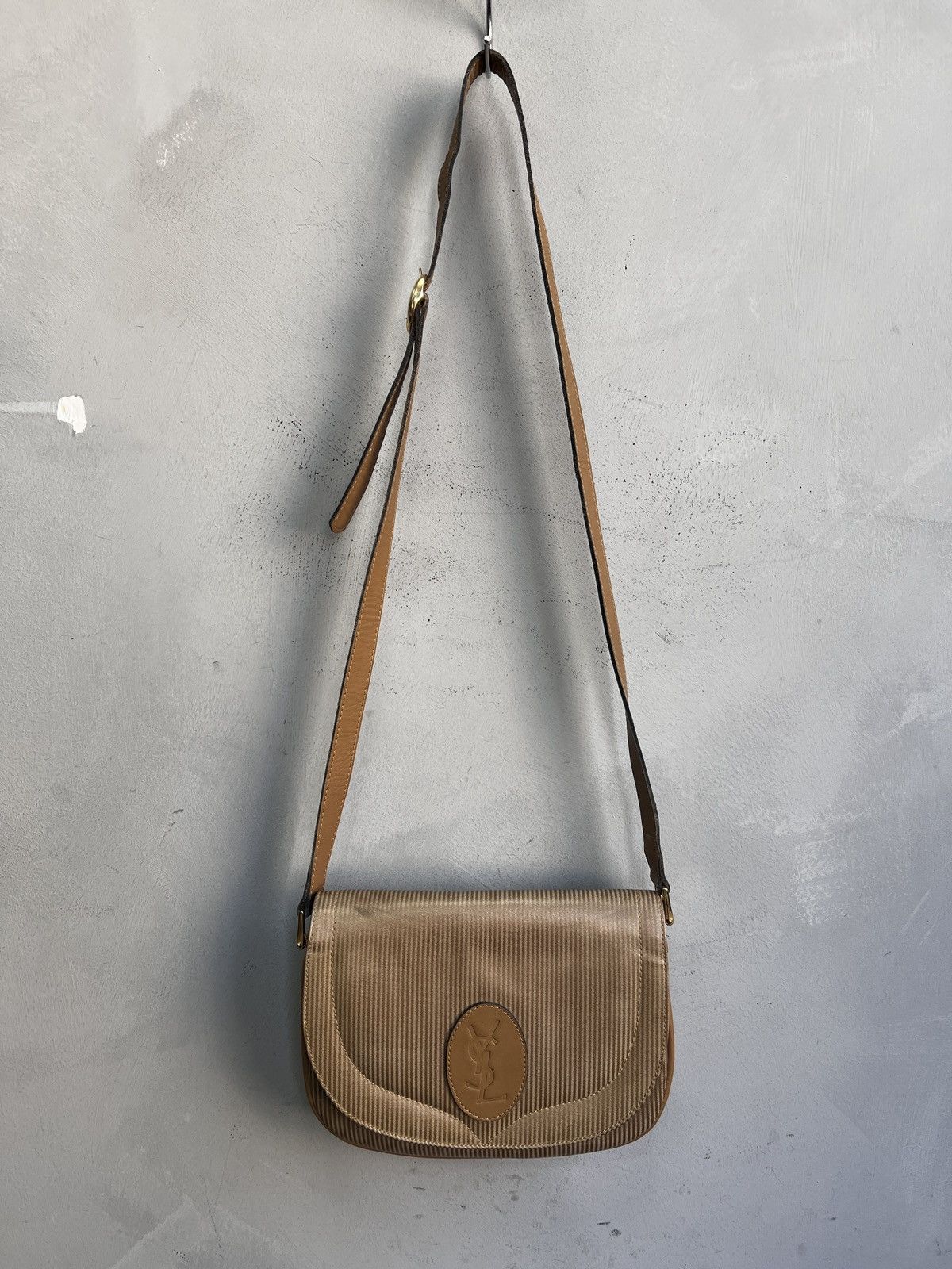 Yves Saint Laurent Beige Yves Saint Laurent Shoulder Bag Vintage 90s Size ONE SIZE - 2 Thumbnail