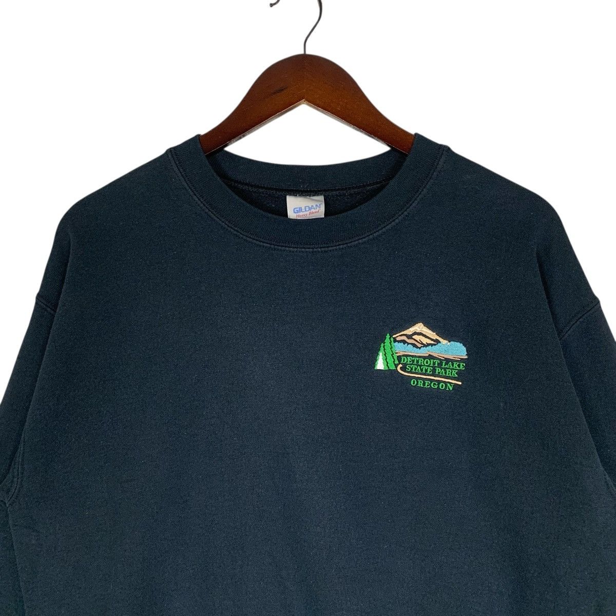 Vintage Vintage Gildan Embroidery Streetwear Outdoor Sweatshirt Size US M / EU 48-50 / 2 - 3 Thumbnail