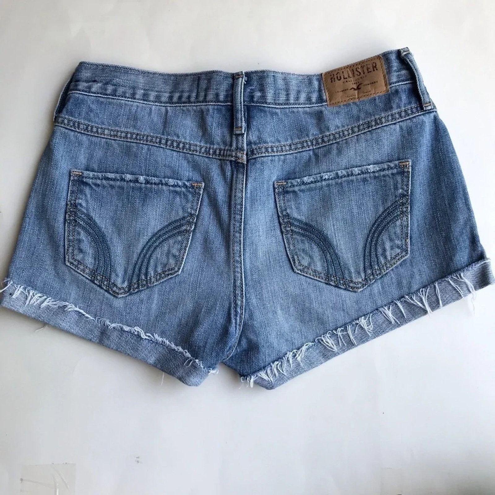 Hollister Hollister Embroidered Bling Shorts Women’s size 25 / 1 Size 25" / US 0 / IT 36 - 4 Thumbnail