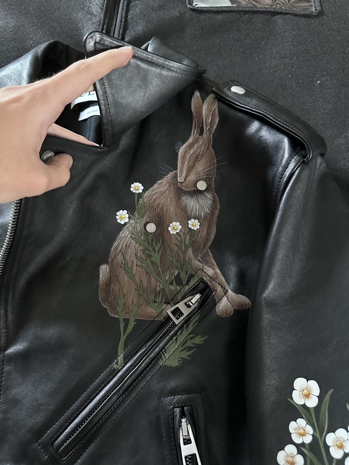 Loewe loewe fw16 by jw anderson fox hand painted leather jacket Size US S / EU 44-46 / 1 - 6 Thumbnail
