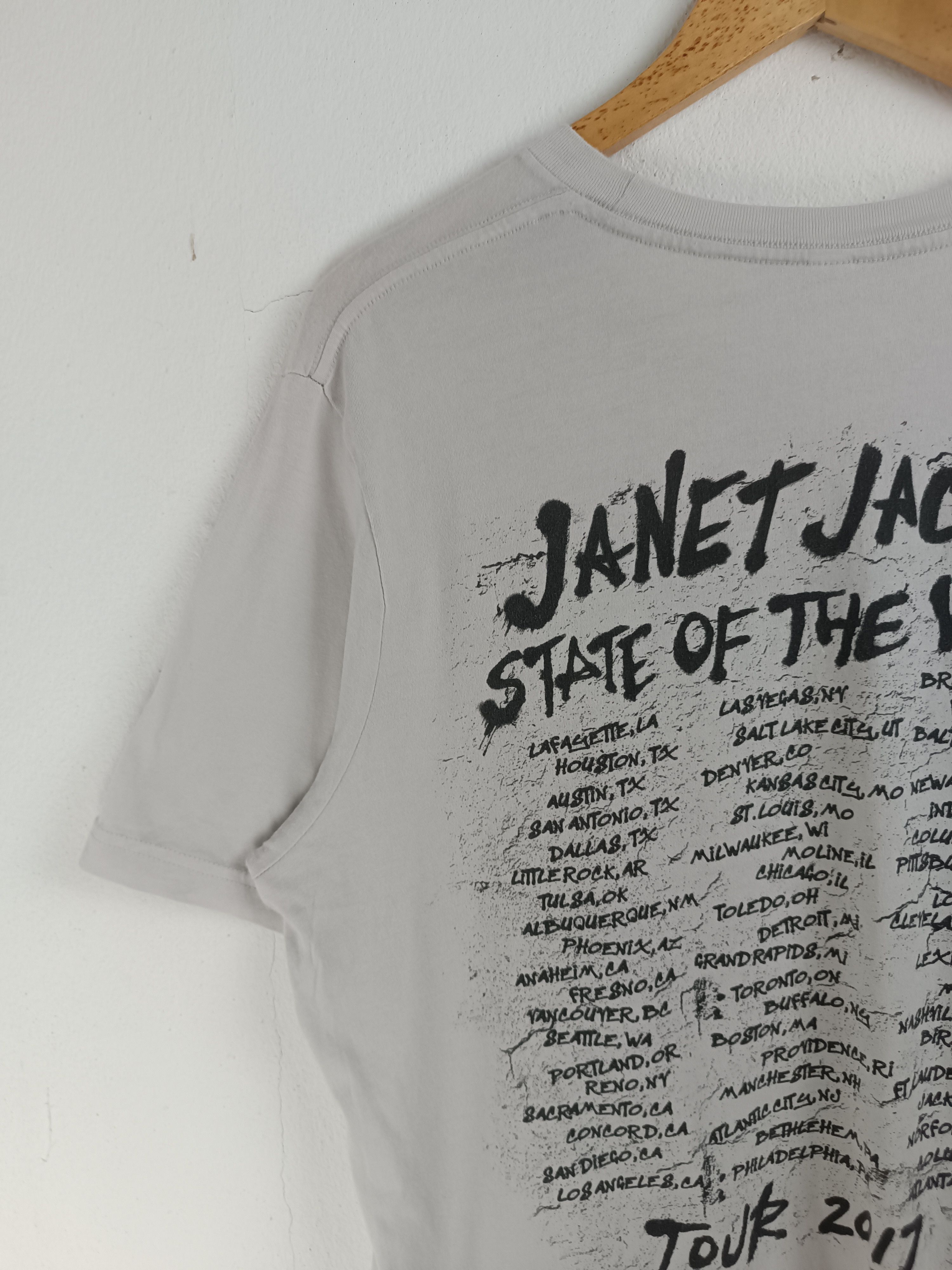 Rap Tees VINTAGE 2017 JANET JACKSON TOUR TEE whitney madonna aretha Size US L / EU 52-54 / 3 - 12 Thumbnail