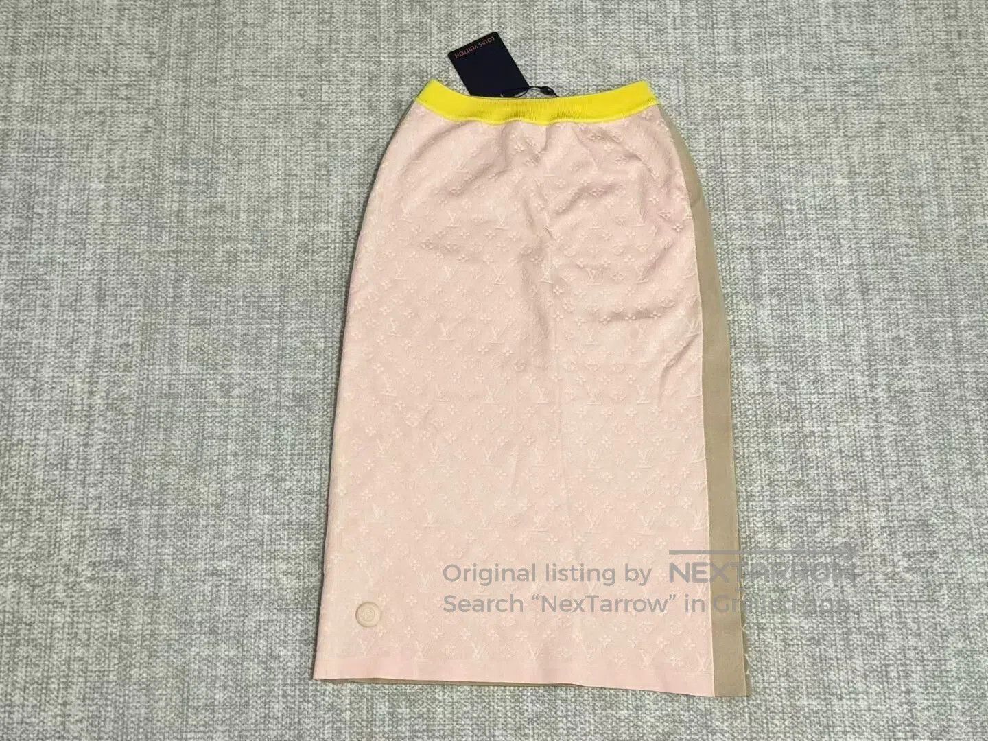 Louis Vuitton Louis Vuitton New Color Block Logo Embossed Skirt. Size 35" - 1 Thumbnail