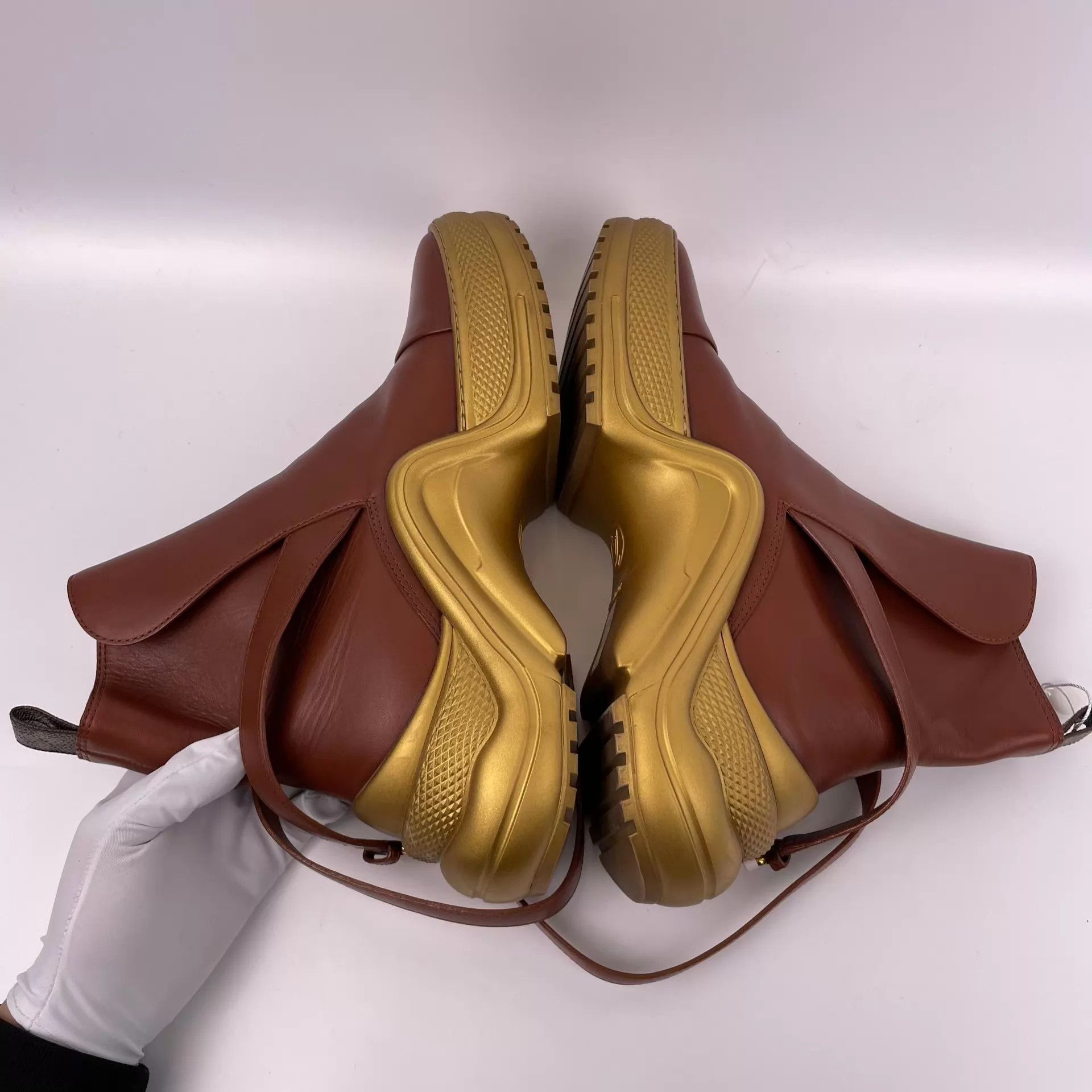 Louis Vuitton LV Tan Sneakers Size 40 18 Size US 9.5 / IT 39.5 - 8 Thumbnail