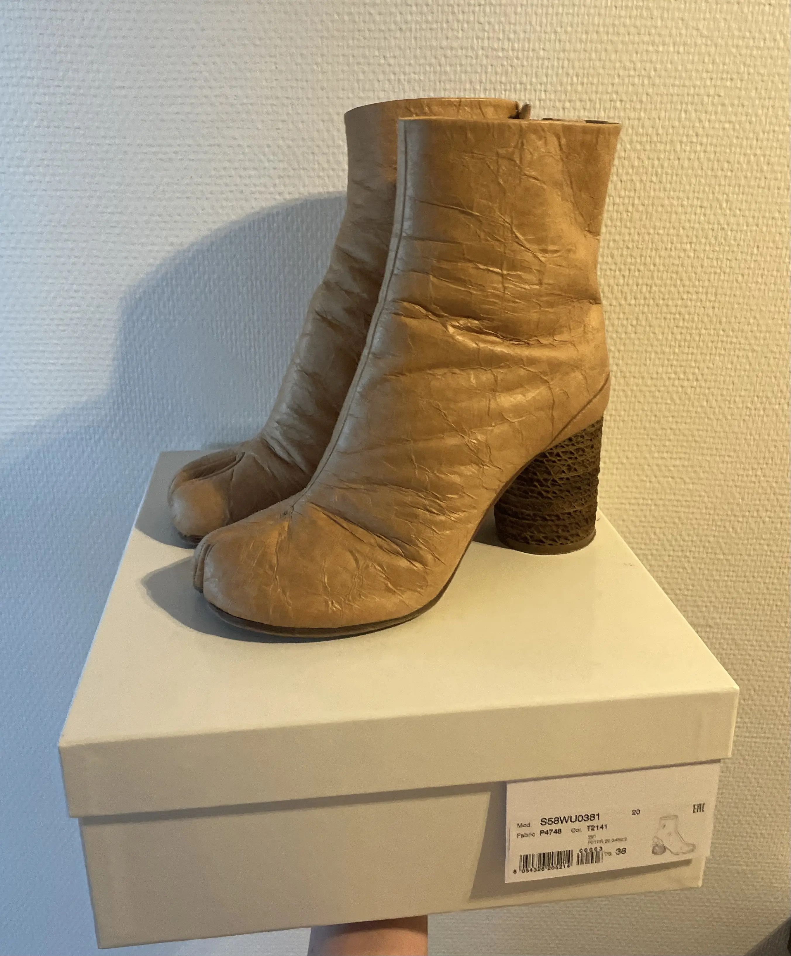 Maison Margiela Tan Paper Tabi Boots Size US 8 / IT 38 - 10 Thumbnail