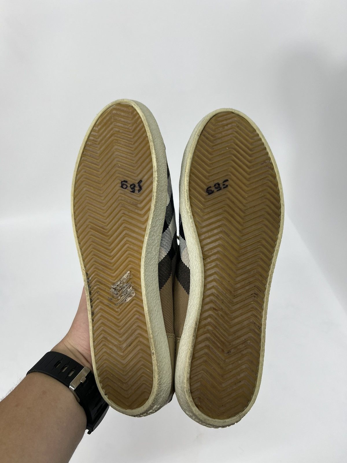 Burberry Vintage luxury Burberry Nova Check Sneaker Shoes Size 40 Size US 10 / IT 40 - 10 Thumbnail