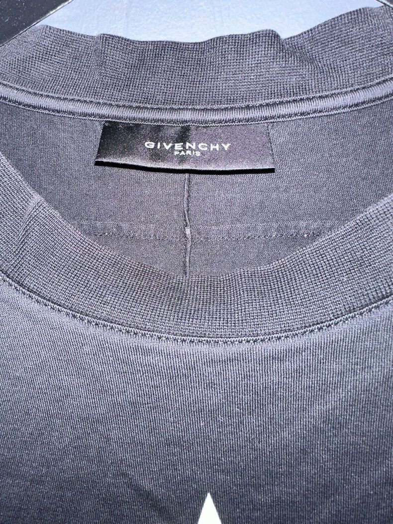 Givenchy Givenchy Givenchy Shark Print Flag Tshirt -2507 Size US L / EU 52-54 / 3 - 3 Thumbnail
