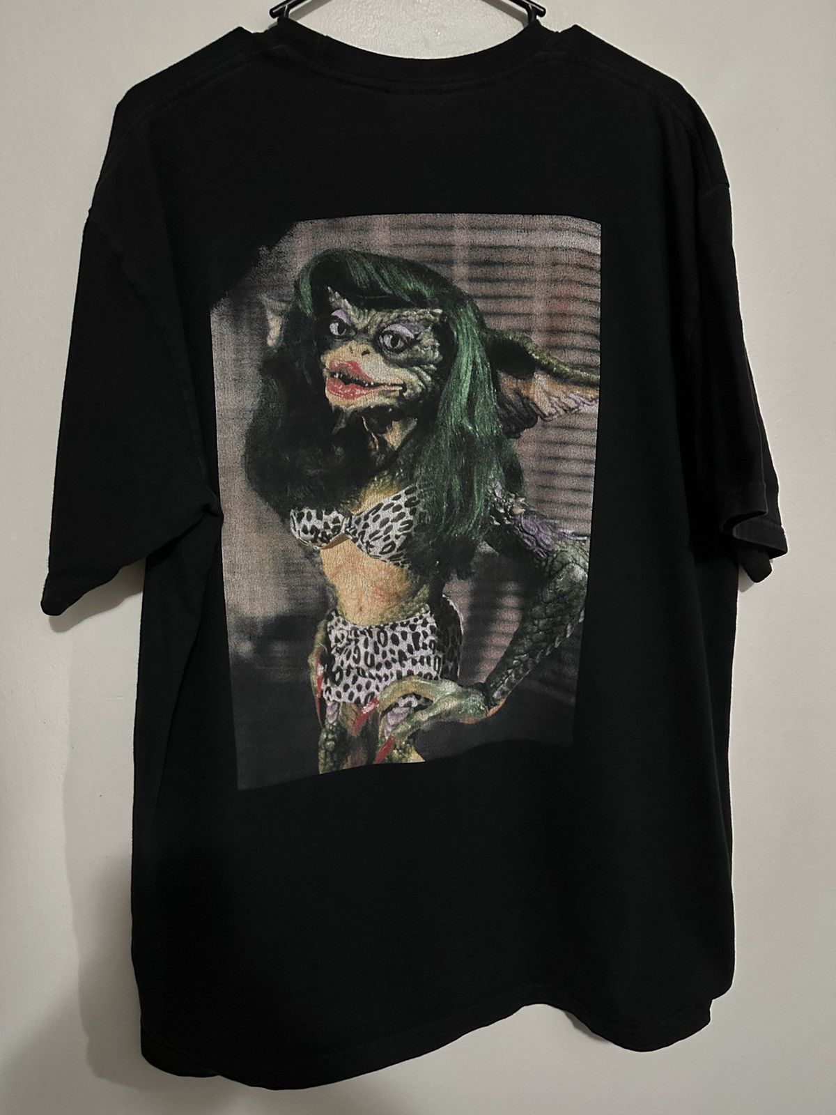 Supreme Greta Tee - threedaughtersproperties.com