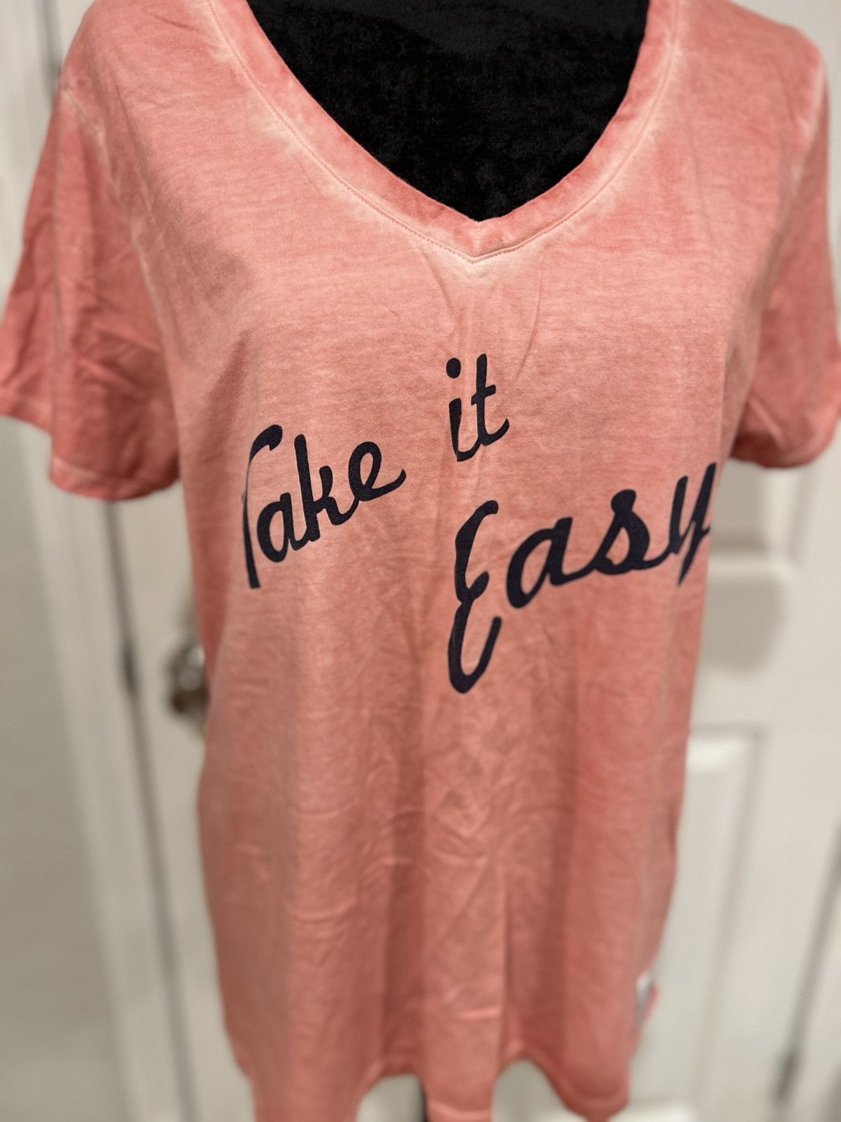 Tommy Hilfiger Tommy Hilfiger Casual Coral V-Neck Graphic T-Shirt Size XL Size XL / US 12-14 / IT 48-50 - 2 Thumbnail