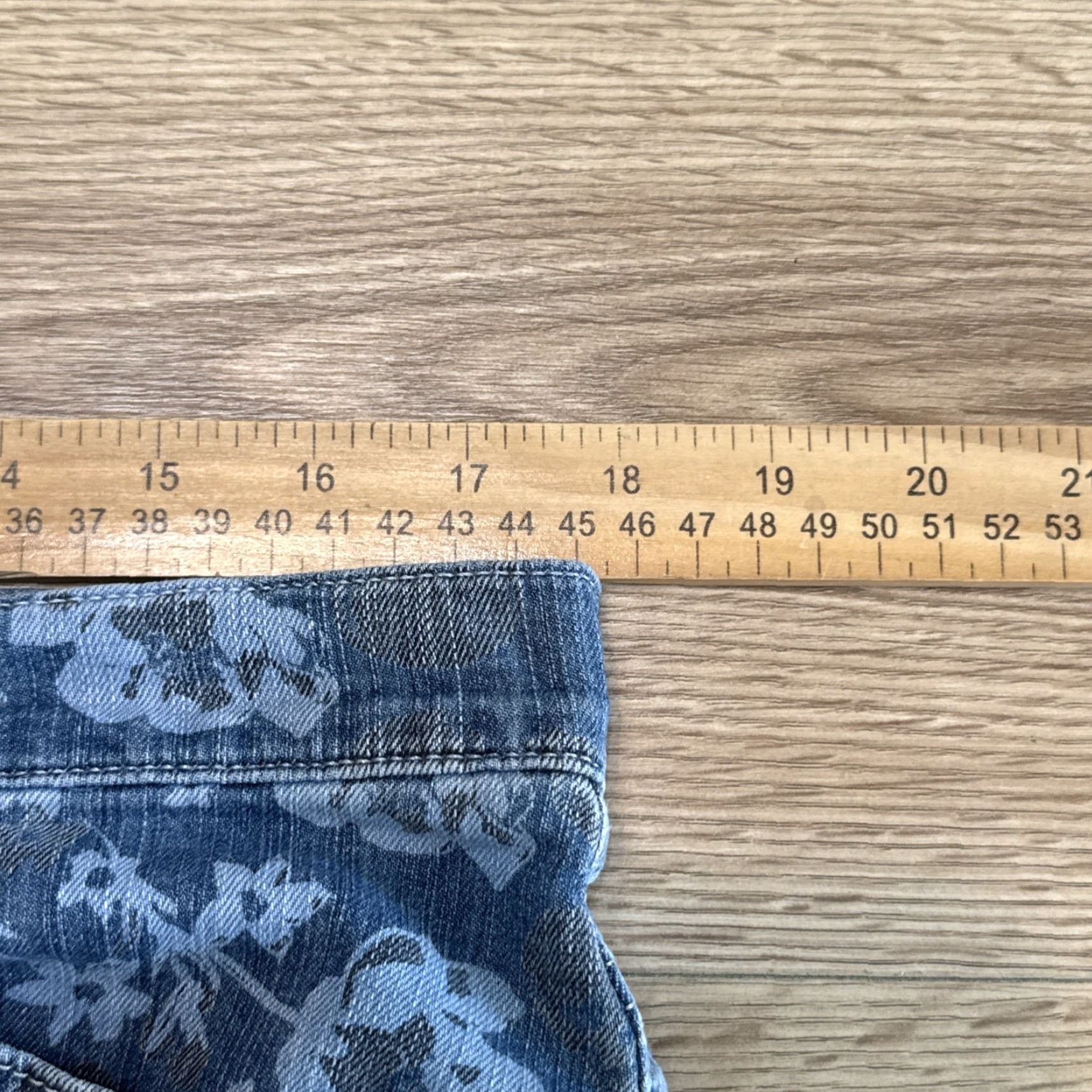 Vintage VINTAGE Rock & Republic Women's Jean Shorts 16 Floral Print Stretch Denim Mid Rise 8.5-10.5in Summer Casual Size 38" / US 16 / IT 52 - 4 Thumbnail