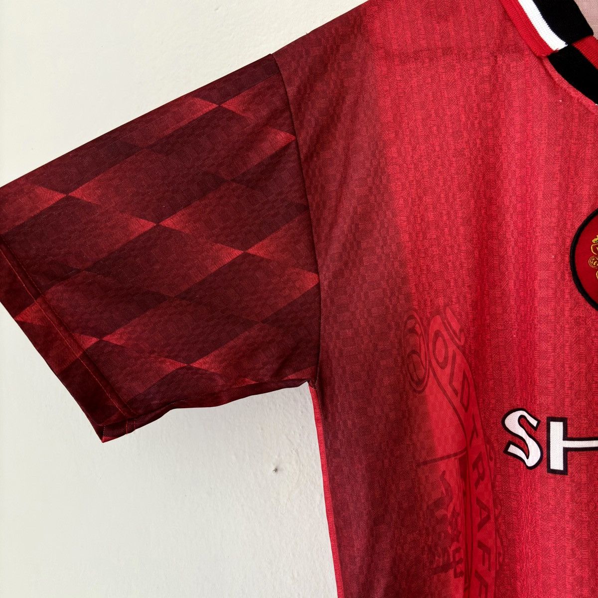 Vintage 1996 1998 Manchester United Retro Vintage Home Soccer Jersey Size US M / EU 48-50 / 2 - 4 Thumbnail