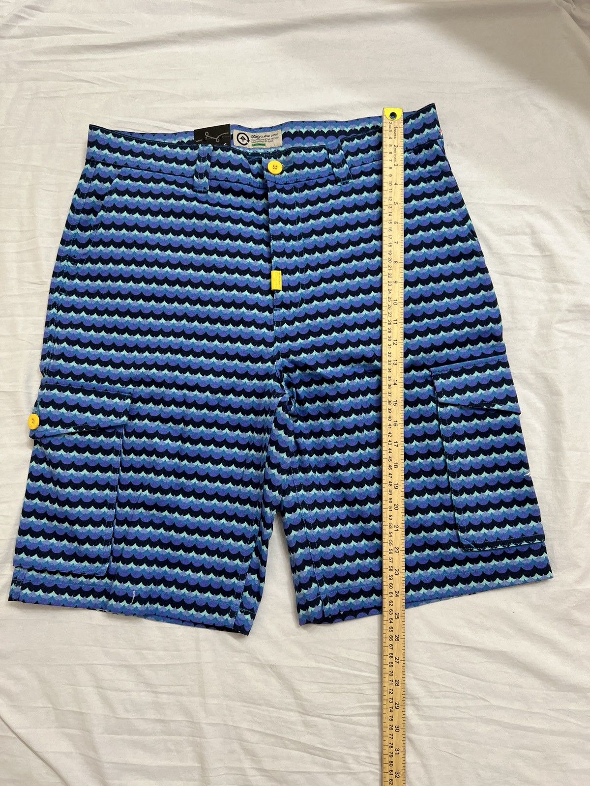 LRG LRG blue wave-print cargo short size 36 classic fit Size US 36 / EU 52 - 2 Thumbnail