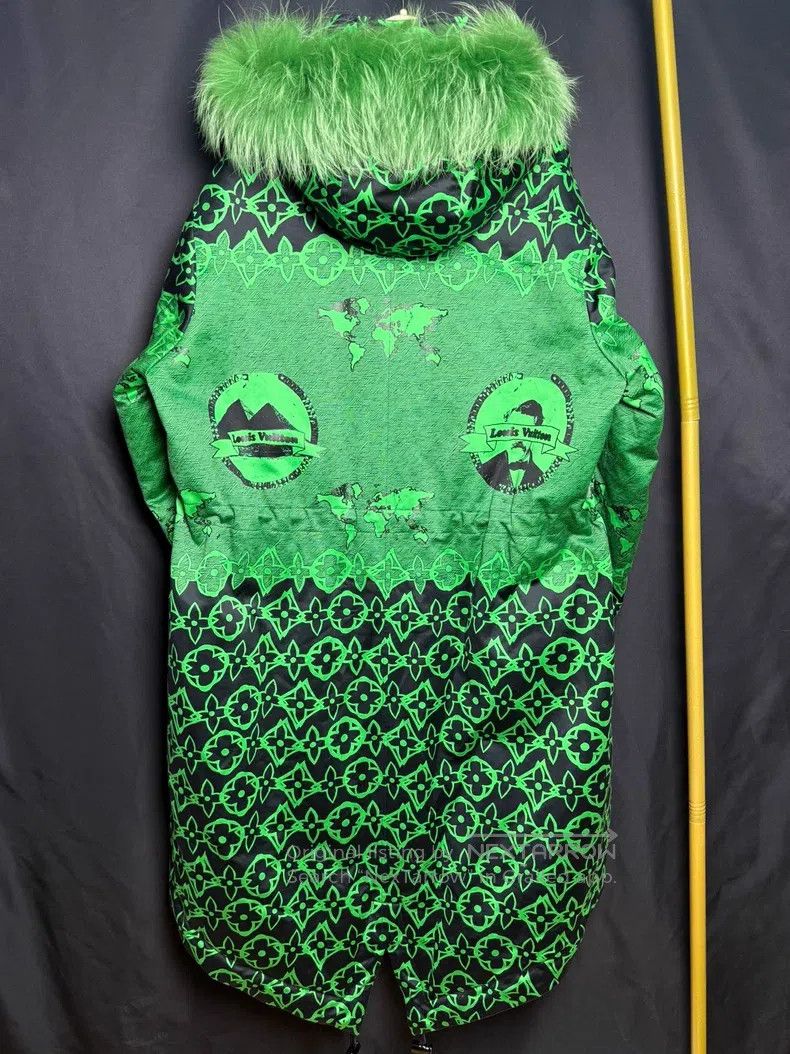 Louis Vuitton Louis Vuitton Green print show coat Size US M / EU 48-50 / 2 - 3 Thumbnail