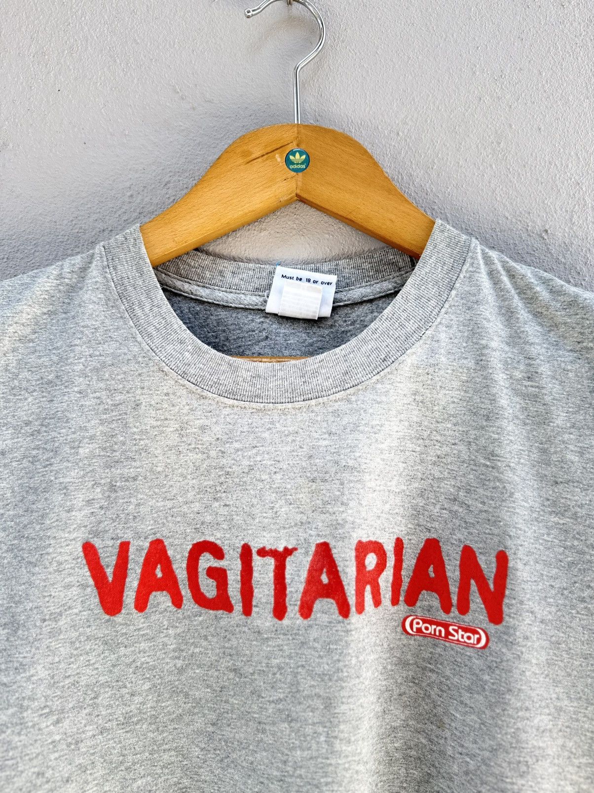 Hook-Ups Vintage 90s Porn Star Vagitarian Skateboard Faded Tee Size US M / EU 48-50 / 2 - 2 Thumbnail