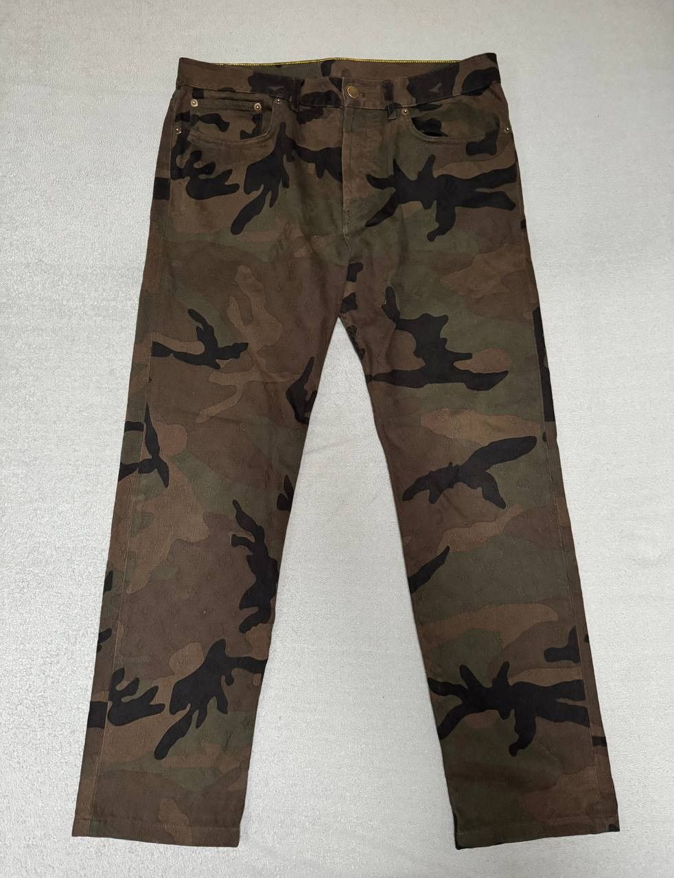 Louis Vuitton × Supreme Louis Vuitton x Supreme Camo Denim Jeans Size US 34 / EU 50 - 1 Thumbnail