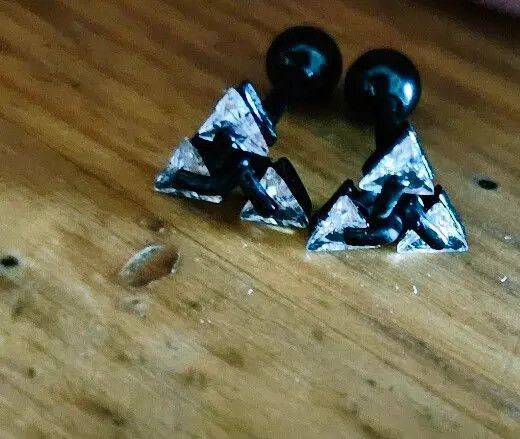 VIBE Minimalist Triangle Pierced Stud Earrings Size ONE SIZE - 3 Thumbnail