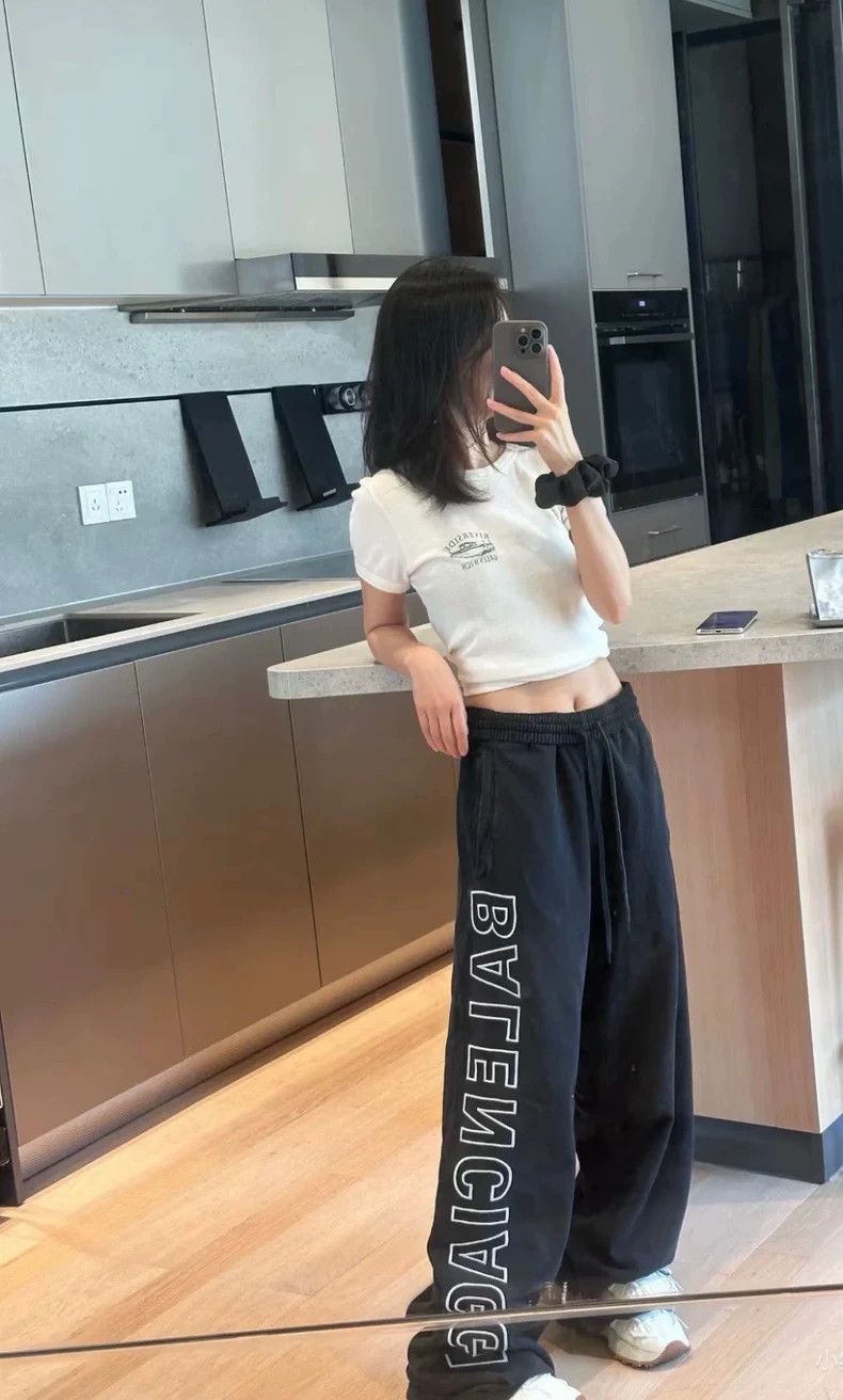 Balenciaga Balenciaga size L Pants, sports and leisure style, large l Size US 27 - 7 Thumbnail