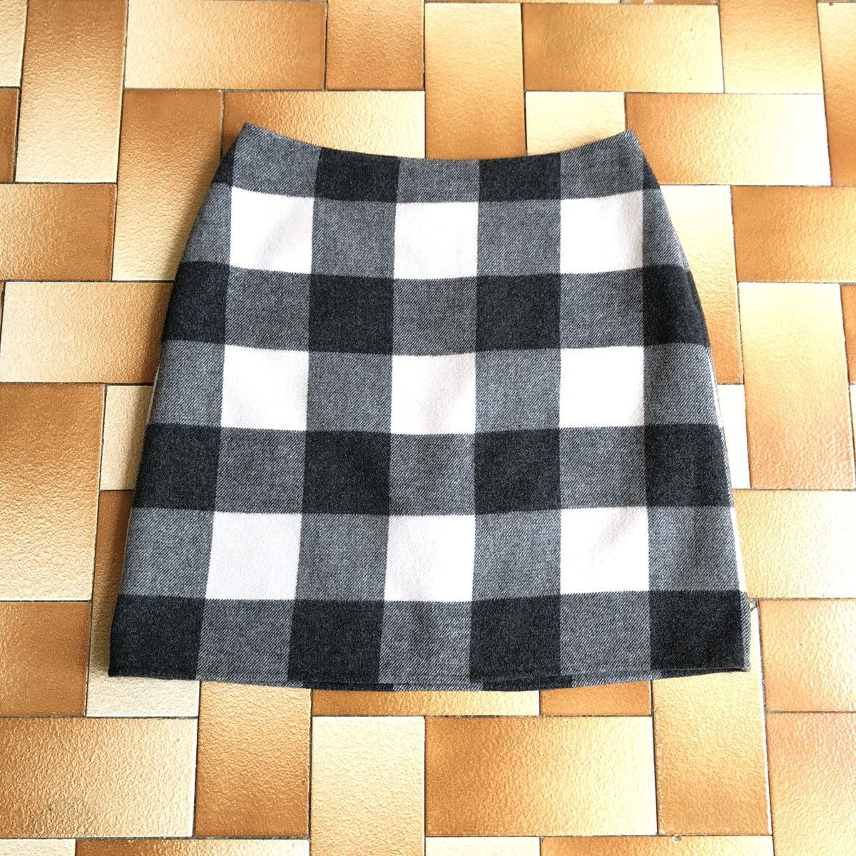Weekend Max Mara MAX MARA wool mini skirt Size 30" / US 8 / IT 44 - 1 Thumbnail