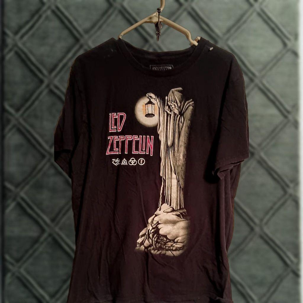 Olive Led Zeppelin Hermit Live Nation T-Shirt Men's XL Black Graphic Tee Size US XL / EU 56 / 4 - 1 Thumbnail