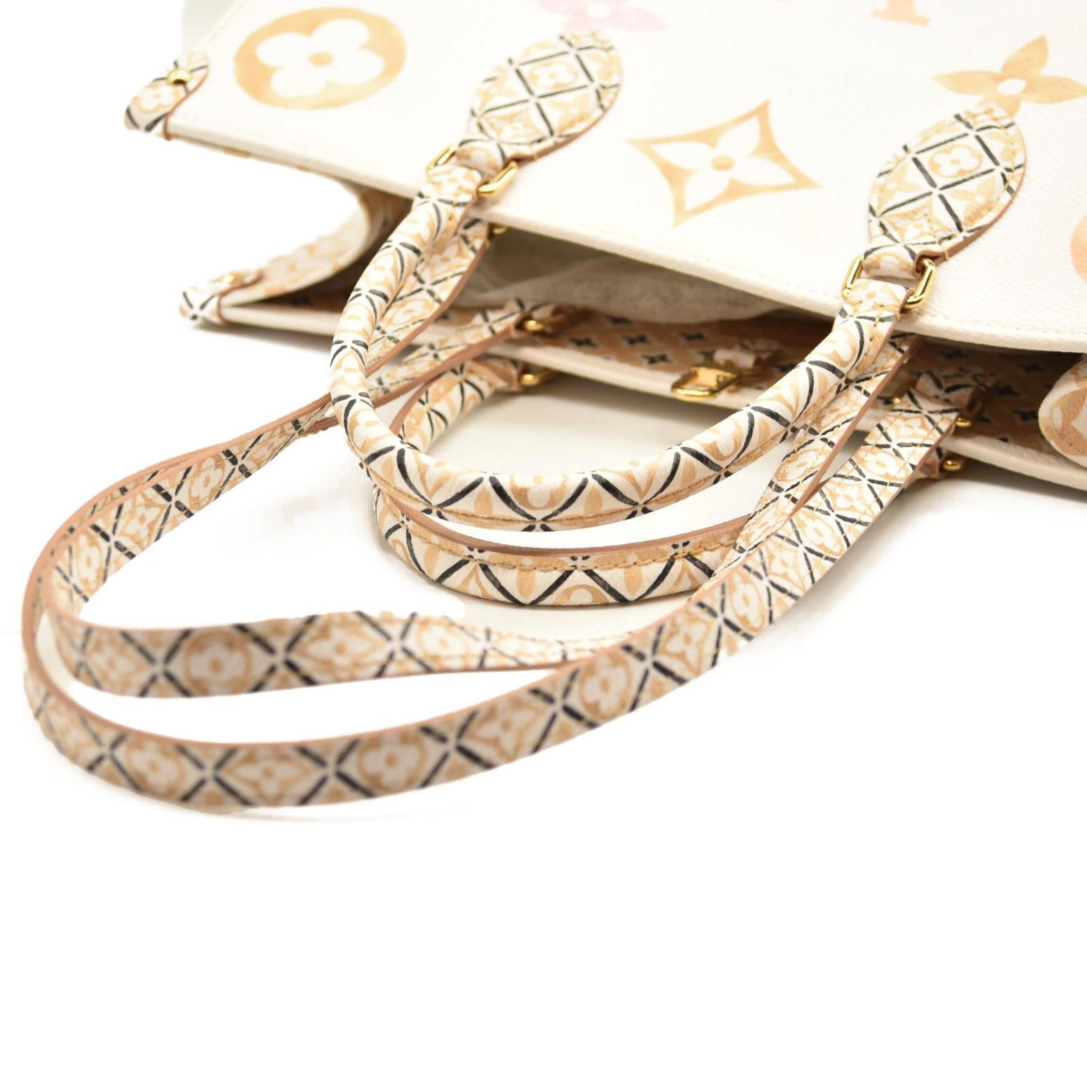 Louis Vuitton Louis Vuitton Monogram Giant By The Pool 2.0 Onthego MM Size ONE SIZE - 10 Thumbnail