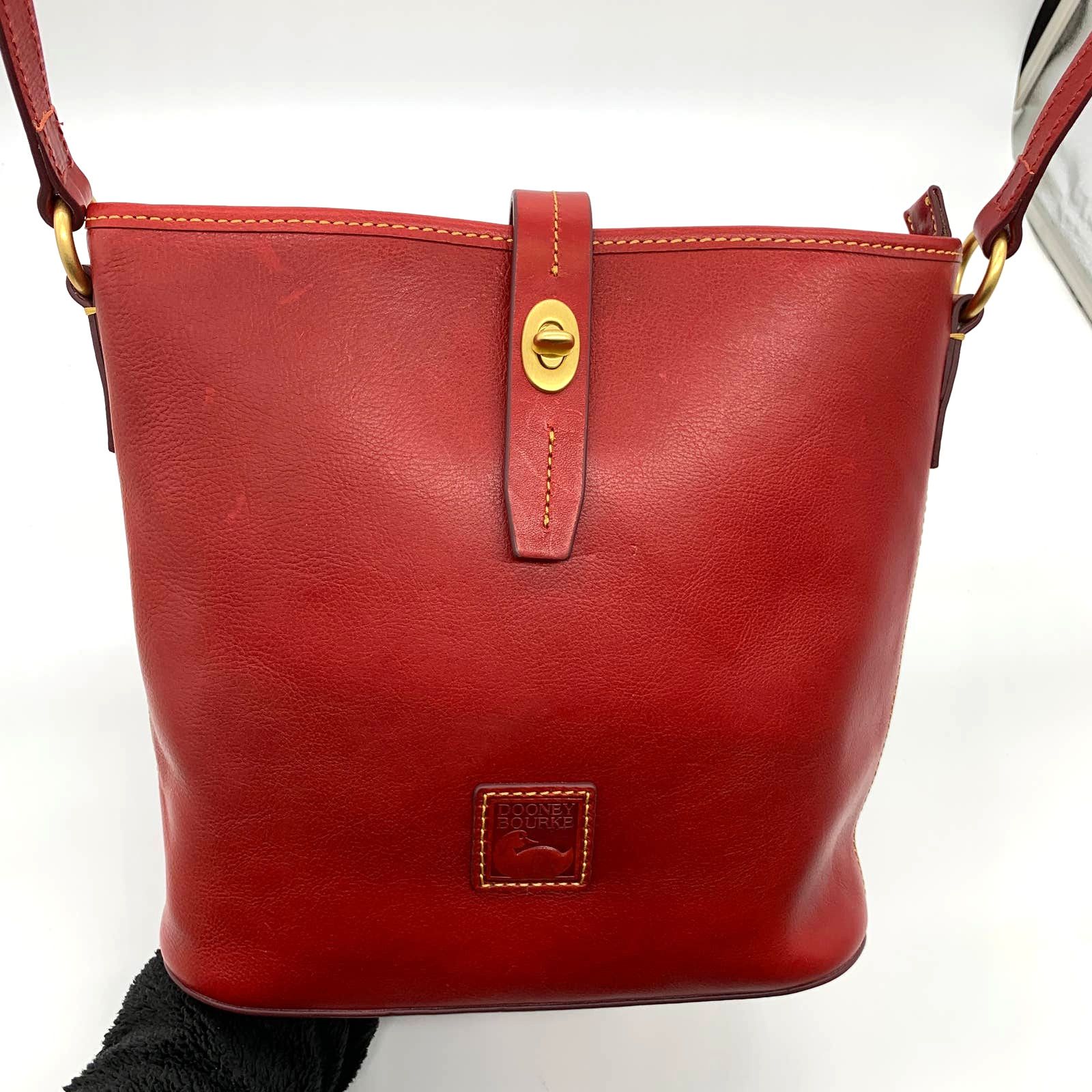 Dooney bourke dooney bourke florentine leather crossbody bucket bag