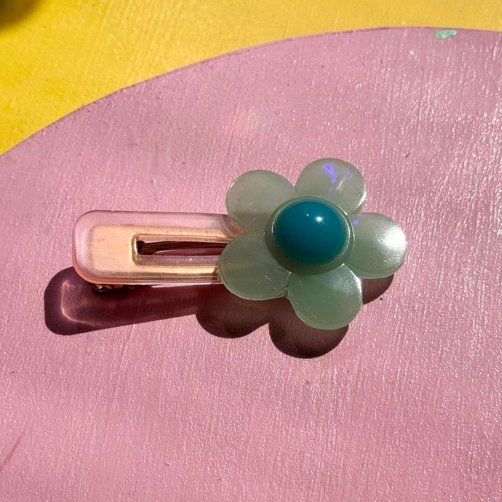 Other ✿ ⋆ 𓆩♡𓆪 Resin Daisy Hair Clip 𓆩♡𓆪 ⋆ ✿ Size ONE SIZE - 5 Thumbnail