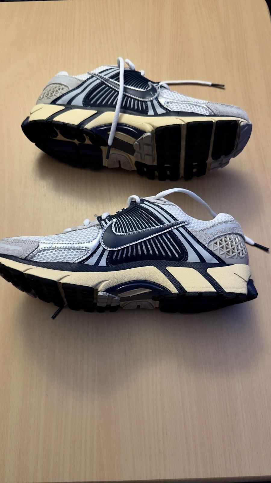 Nike Nike Zoom Vomero 5 Size US 8.5 / EU 41-42 - 1 Thumbnail