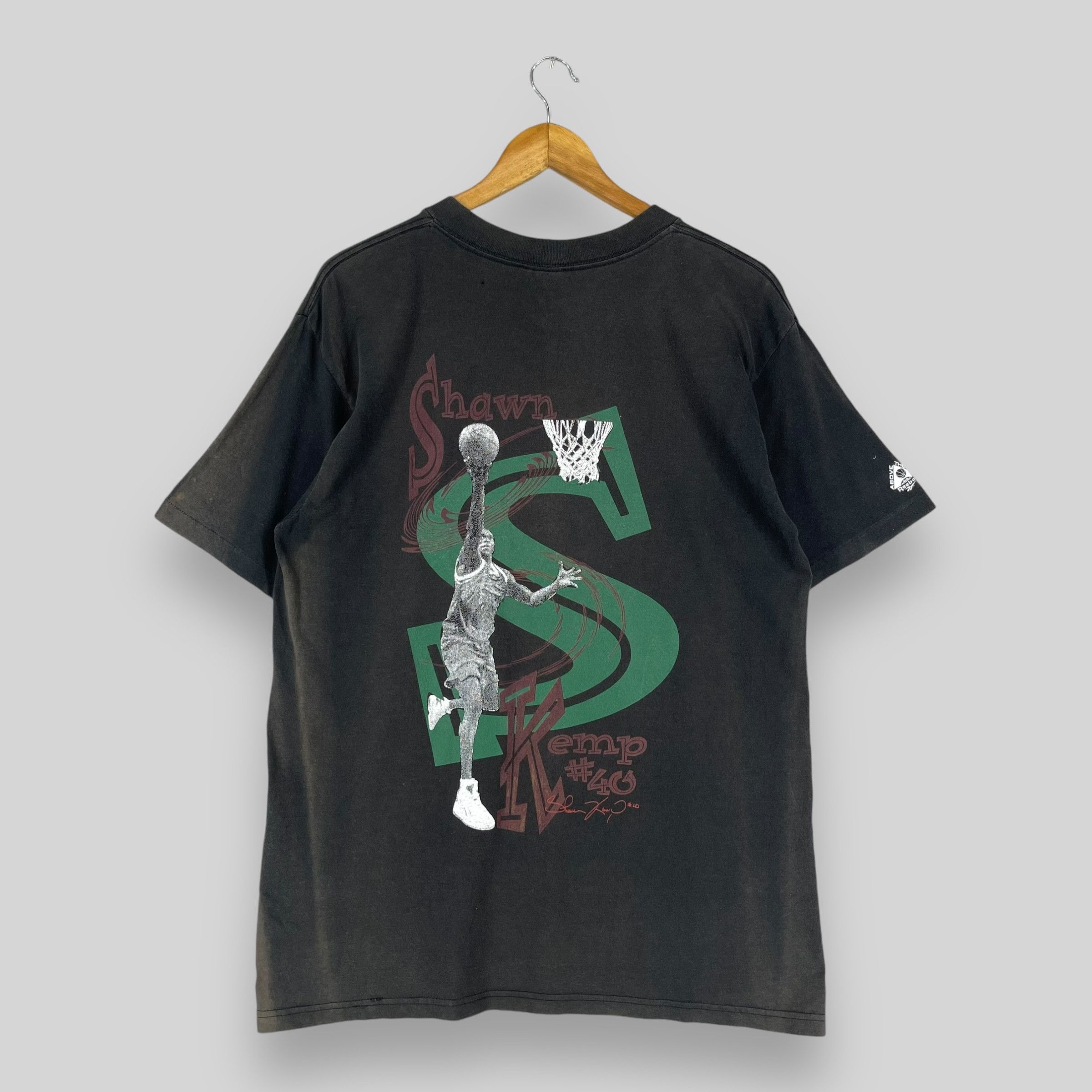 NBA Vintage 90's SHAWN KEMP Sonics Nba Sun Faded Tshirt Size US M / EU 48-50 / 2 - 1 Thumbnail