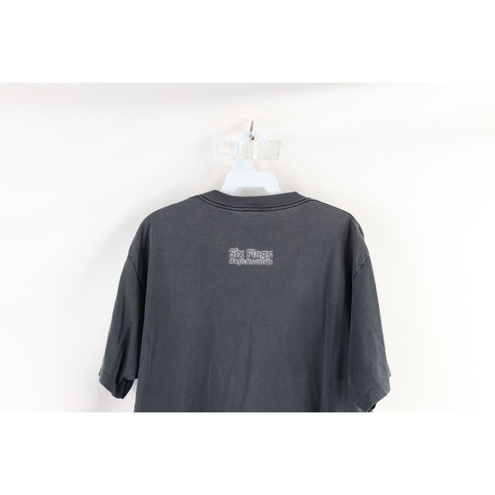 Vintage Vintage 90s Distressed Six Flags Batman The Ride T-Shirt Size US L / EU 52-54 / 3 - 9 Thumbnail