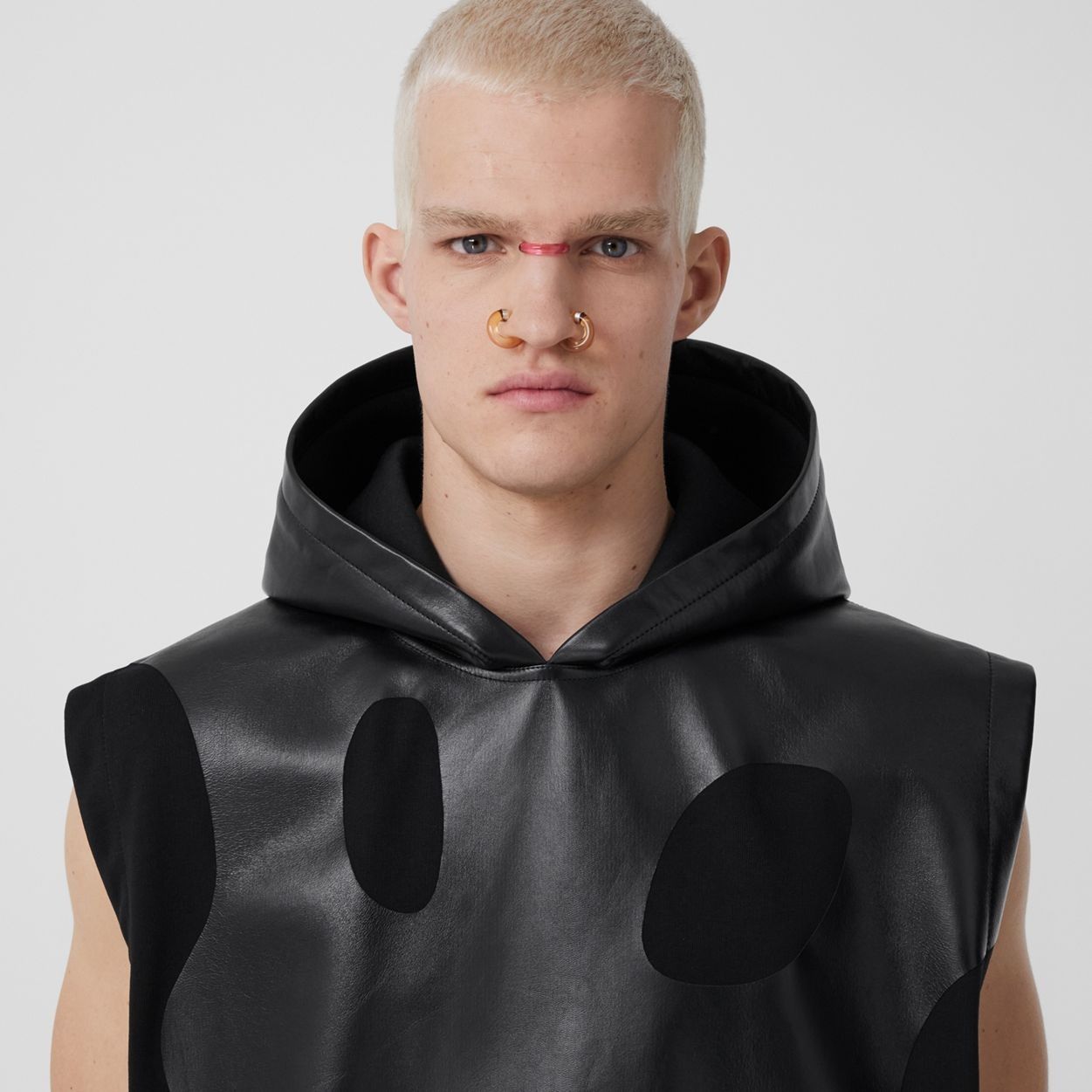 Burberry o1mle0326 Monster Graphic Cotton Lambskin Sleeveless Hoodie Size US M / EU 48-50 / 2 - 3 Thumbnail