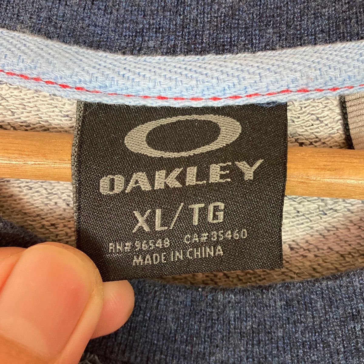 Oakley Vintage Oakley Pullover Jumper Sweatshirt Size US XL / EU 56 / 4 - 8 Thumbnail
