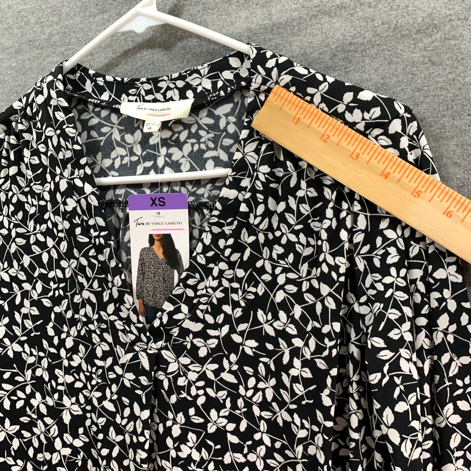 Vince Camuto Vince Camuto V neck Top Women Extra Small Floral Size XS / US 0-2 / IT 36-38 - 5 Thumbnail
