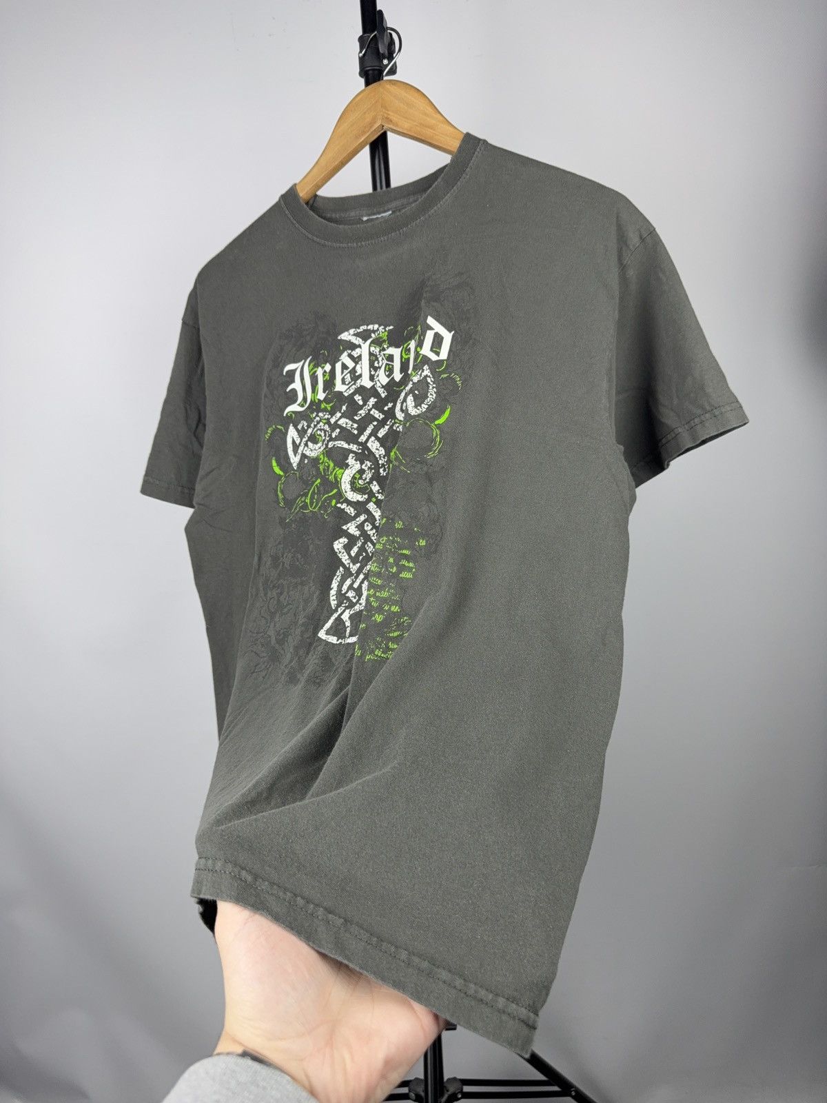 Vintage Vintage 00s Ireland Celtic Cross Gothic Graphic T-Shirt Size US L / EU 52-54 / 3 - 3 Thumbnail