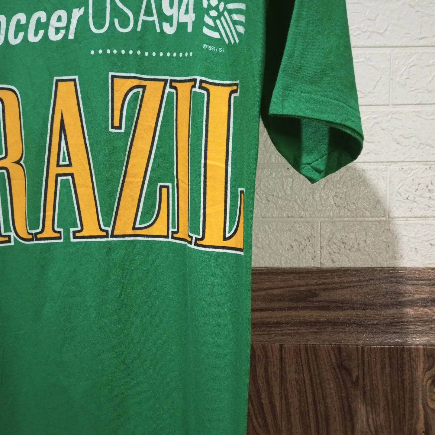 Vintage Vintage Nutmeg 90's WM Soccer Brazil T-Shirt Size US M / EU 48-50 / 2 - 3 Thumbnail