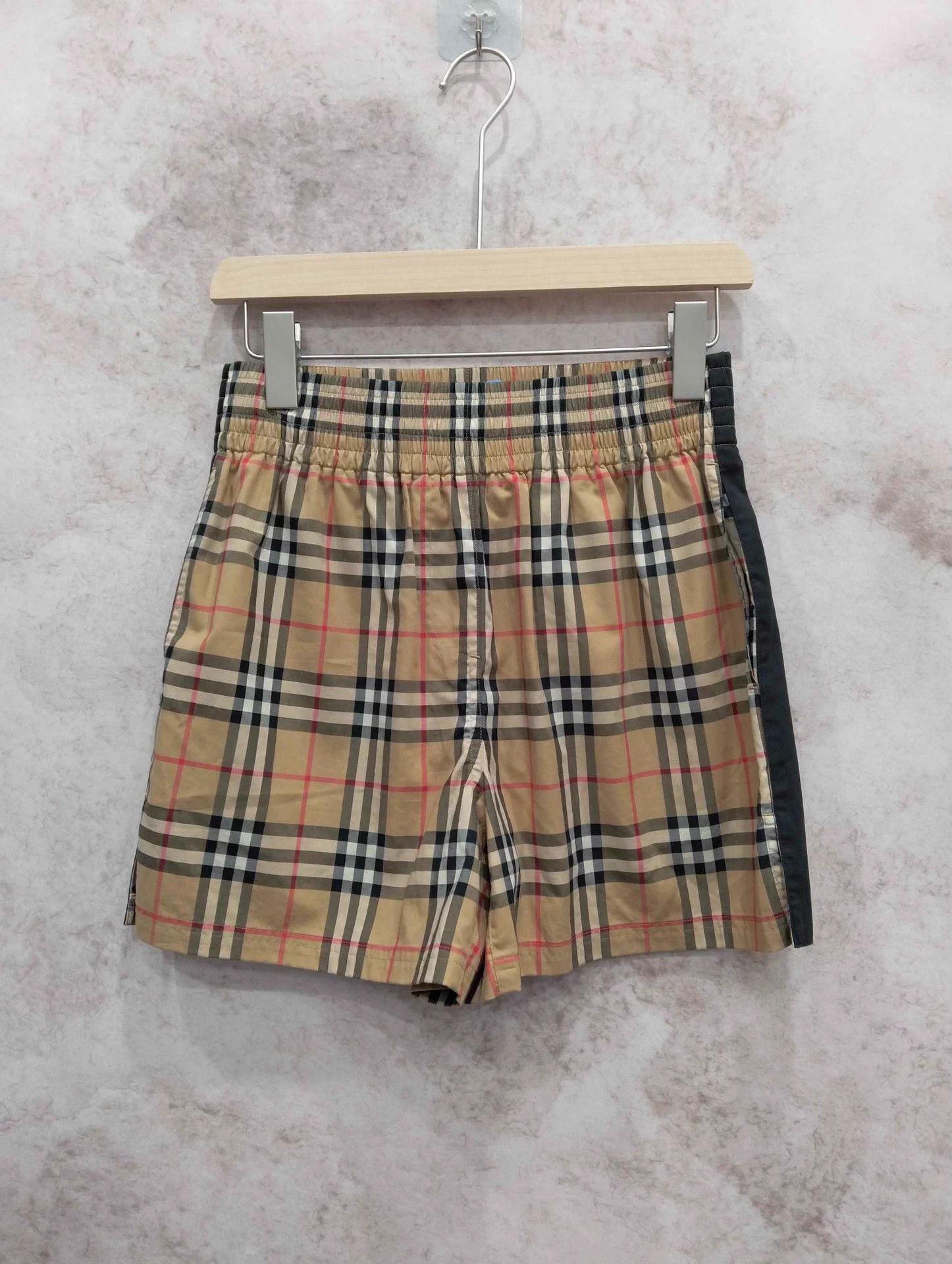 Burberry Burberry UK4 short Size 26" / US 2 / IT 38 - 1 Thumbnail