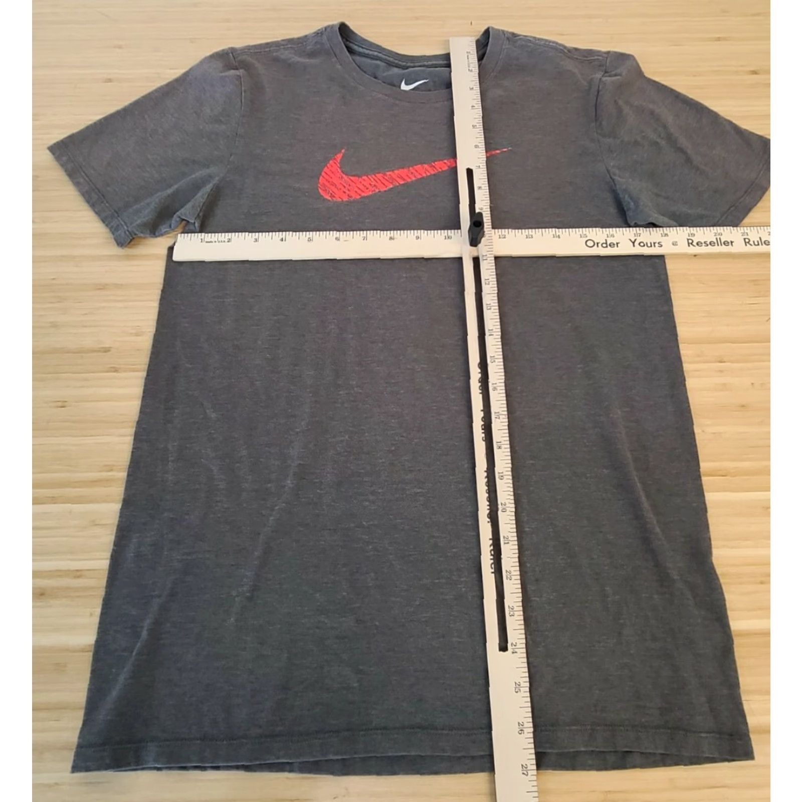 Nike Nike T Shirt Gray with Red Swoosh T Shirt Size S Regular Fit Men's Short Sleeve Crew Neck Graphic Tee Size US S / EU 44-46 / 1 - 4 Thumbnail