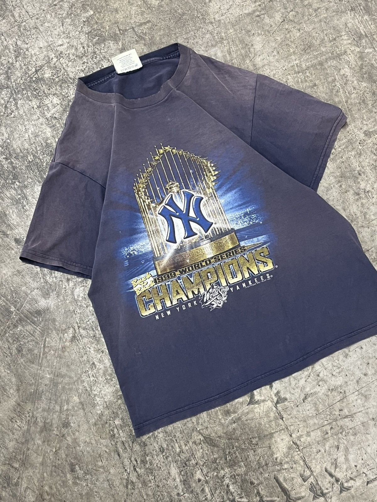 Vintage NY Yankees vintage 90s tee shirt perfectly sun faded rare Size US M / EU 48-50 / 2 - 2 Thumbnail