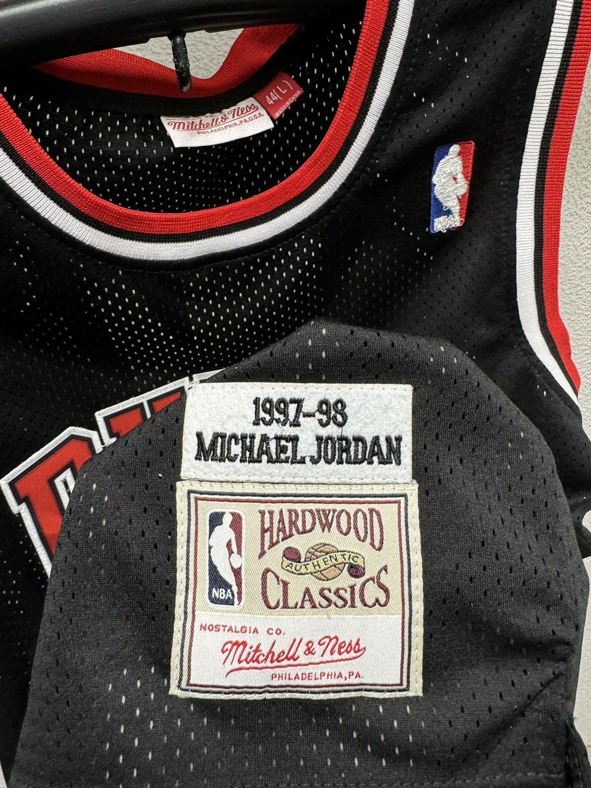 Mitchell & Ness Jordan 23 mitchell & ness vintage nba jersey 1997/98 L sz Size US L / EU 52-54 / 3 - 6 Thumbnail
